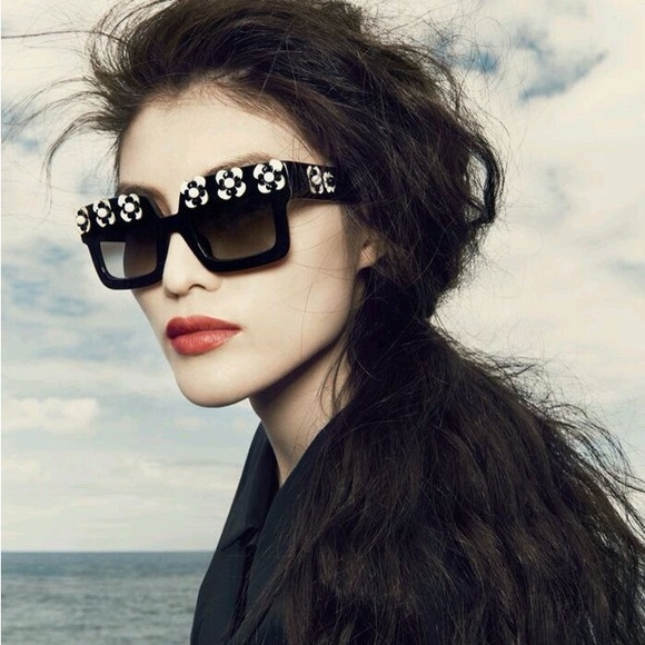 PRADA Limited Edition - Picture 12 of 13